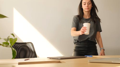 有关女人, 室内, 写作的免费素材视频