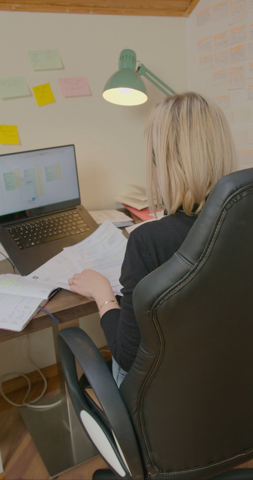 有关人,办公椅,坐的免费素材视频