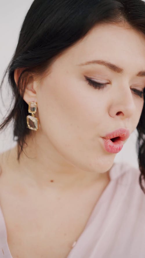 有关吉他, 唱歌, 垂直视频的免费素材视频