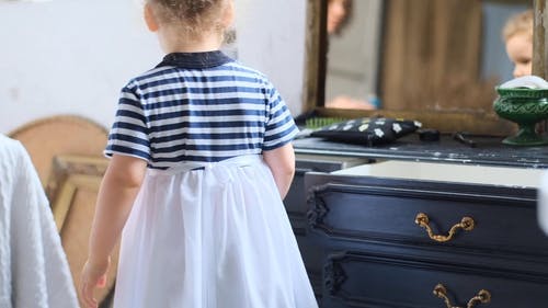 有关反射, 发刷, 发髻的免费素材视频