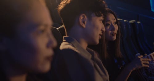 有关吃, 咀嚼, 坐的免费素材视频