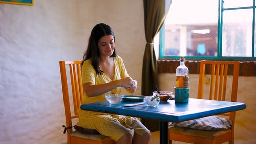 有关女人, 女性, 厨具的免费素材视频