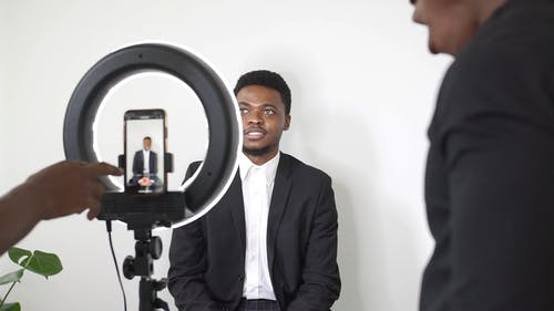 有关3C用品, 坐, 影片的免费素材视频