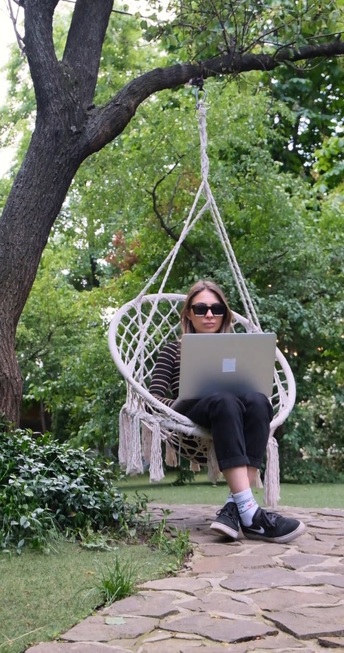 有关3C用品,在家工作,坐的免费素材视频