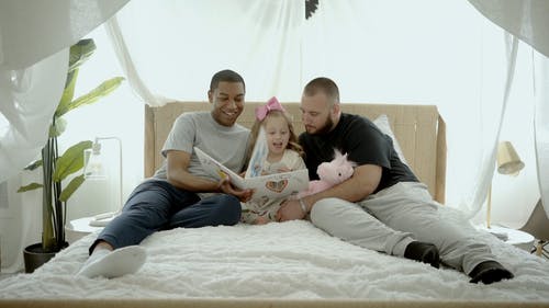 有关儿童, 同性父母, 在家的免费素材视频