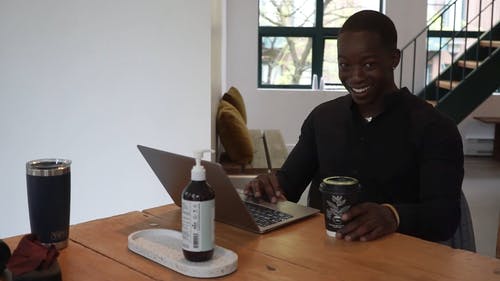 有关一次性杯子, 人, 咖啡外带的免费素材视频