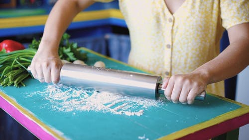 有关扁平化, 手, 擀面棍的免费素材视频