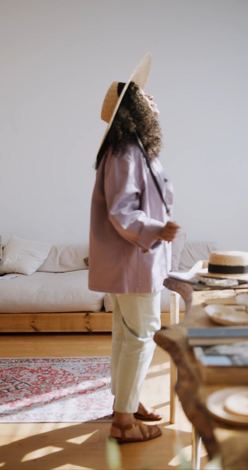 有关垂直视频, 女人, 微笑的免费素材视频