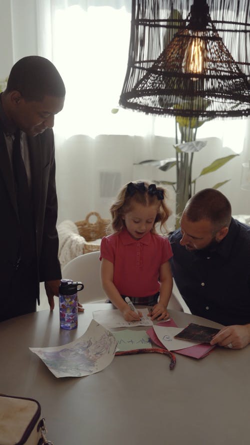 有关儿童, 同性父母, 在家的免费素材视频