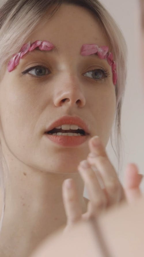 有关人, 化妆品, 反射的免费素材视频