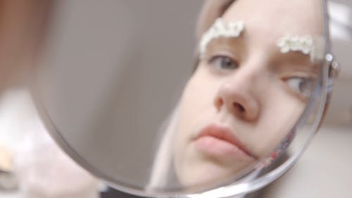 有关反射, 女人, 室内的免费素材视频