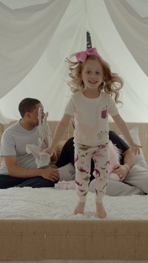 有关儿童, 同性, 在家的免费素材视频