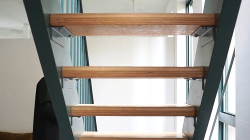 有关3C用品, 低角度拍摄, 夹克的免费素材视频