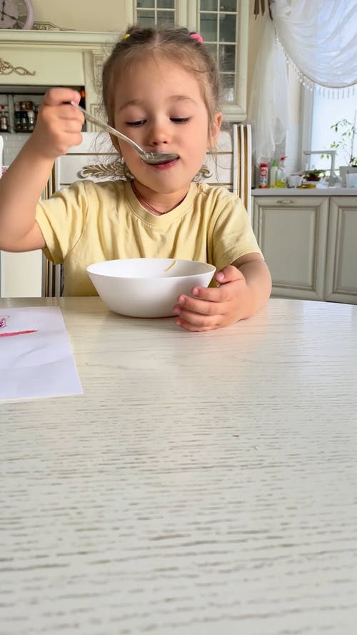 有关儿童, 可爱, 吃的免费素材视频