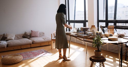 有关＃室内, 地毯, 女人的免费素材视频