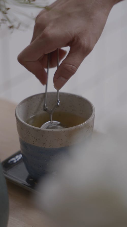 有关人, 垂直视频, 室内的免费素材视频