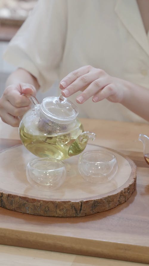 有关人, 倾注, 垂直视频的免费素材视频