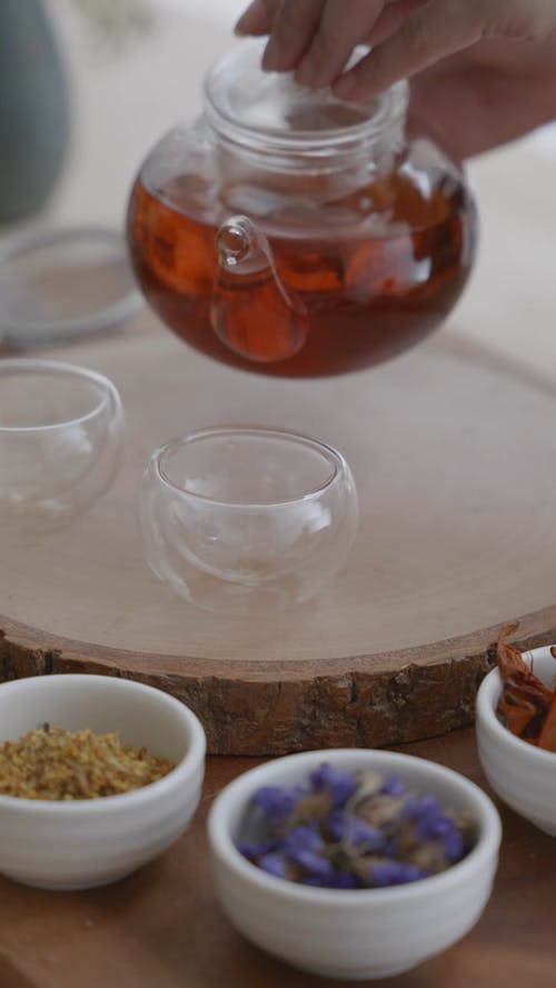 有关人, 倾注, 垂直视频的免费素材视频