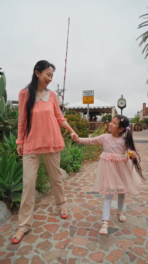 有关一起, 垂直视频, 女儿的免费素材视频