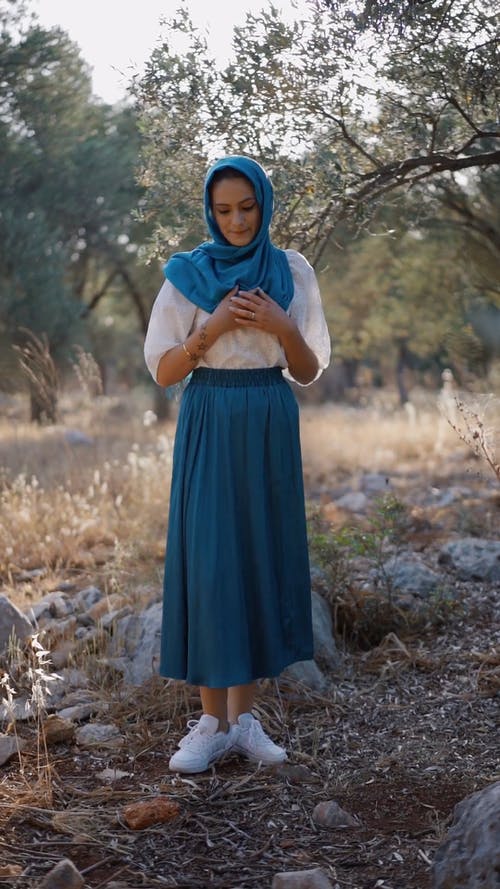 有关伊斯兰教, 公园, 围巾的免费素材视频