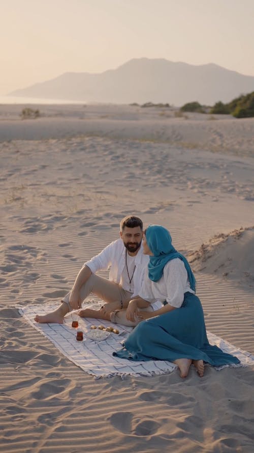 有关一对, 一起, 乱放电的免费素材视频