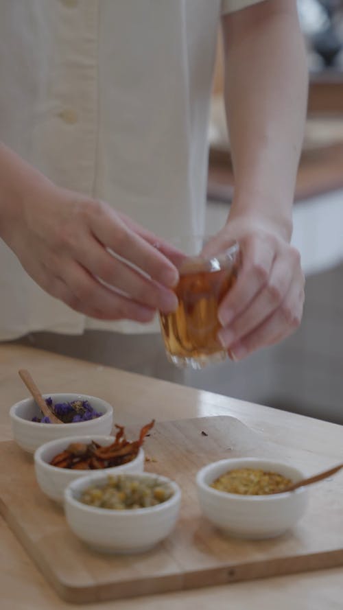 有关乾燥花, 喝, 坐的免费素材视频