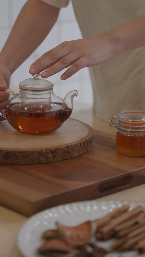 有关人, 倾注, 垂直视频的免费素材视频