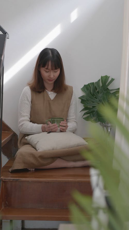 有关光, 坐, 垂直视频的免费素材视频