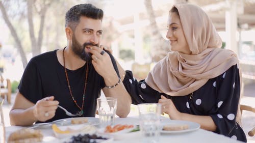 有关一对, 乱放电, 享受的免费素材视频