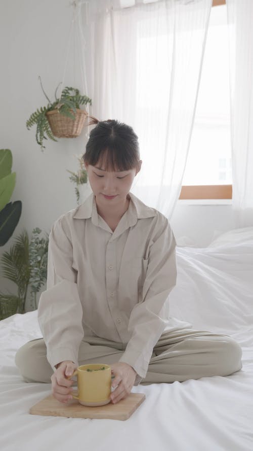 有关享受, 垂直视频, 女孩的免费素材视频