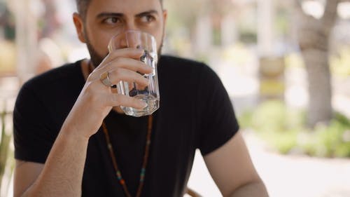 有关H2O, 乱放电, 人的免费素材视频