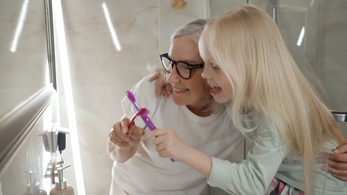 有关一起,刷牙,孙女的免费素材视频