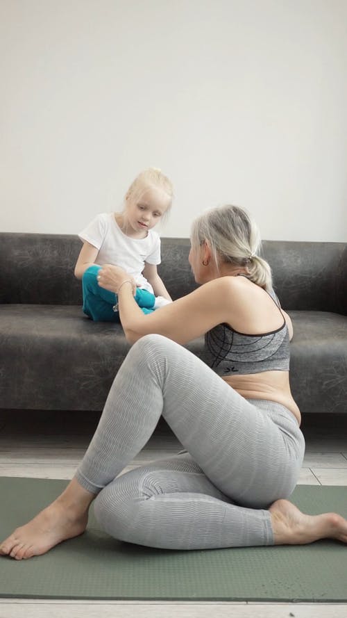 有关padmasana, 在家, 坐的免费素材视频