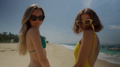有关@户外, 女性, 彩色太阳眼镜的免费素材视频