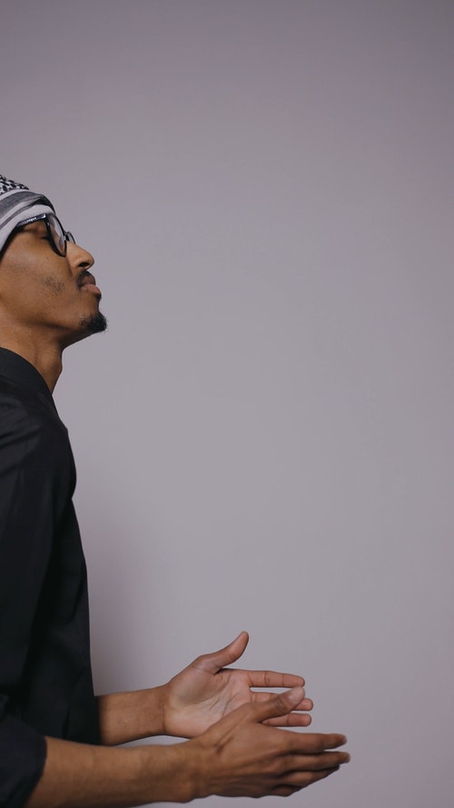 有关人,侧面图,双手合十的免费素材视频