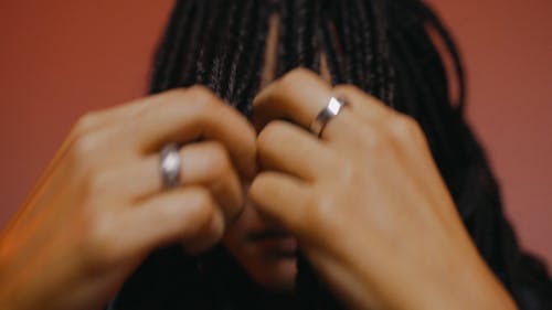 有关orange_background, 女人, 室内的免费素材视频