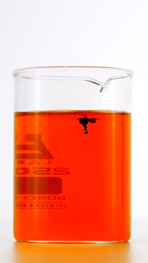 有关化学制品, 化学反应, 变色的免费素材视频