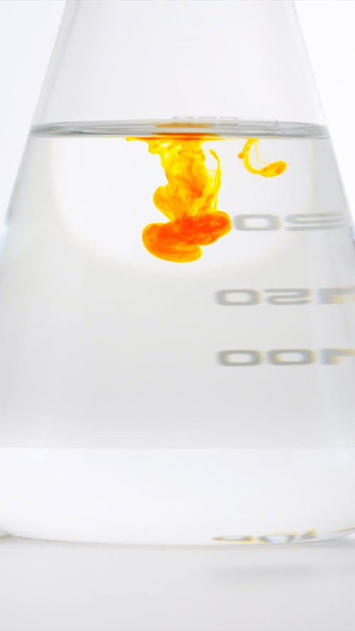 有关化学制品, 化学反应, 变色的免费素材视频