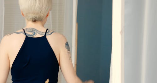 有关刺青的, 女人, 室内的免费素材视频