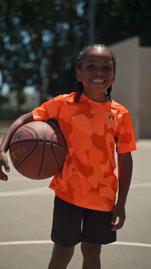 有关儿童, 垂直视频, 年轻的免费素材视频