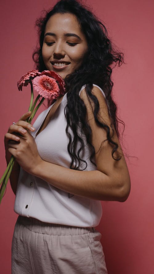 有关＃室内, 垂直视频, 女人的免费素材视频