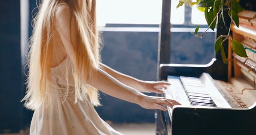 有关仪器, 女人, 弹钢琴的免费素材视频