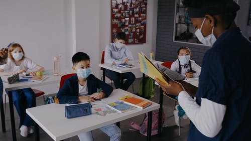 有关保护, 冠状病毒, 学生们的免费素材视频