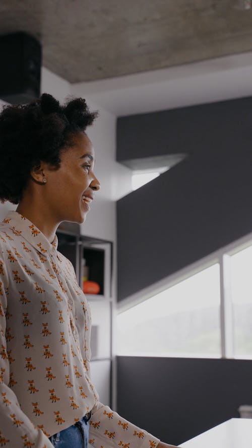 有关垂直视频, 女性, 学校的免费素材视频