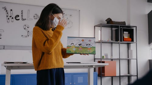 有关covid-19, 呈现, 坐的免费素材视频