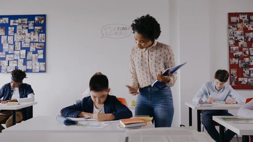 有关儿童, 图书, 女人的免费素材视频