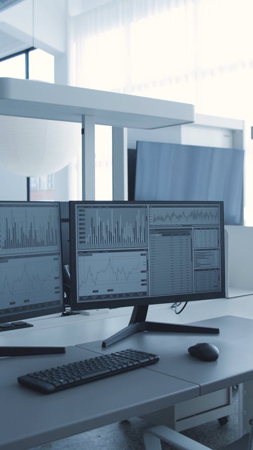 有关交换, 双显示器, 垂直视频的免费素材视频