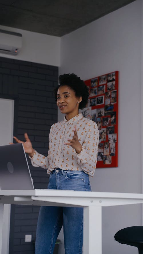 有关垂直视频, 女性, 学校的免费素材视频