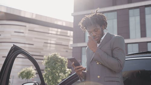 有关人, 户外, 智慧手机的免费素材视频