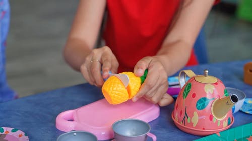 有关＃室内, 儿童, 刀的免费素材视频